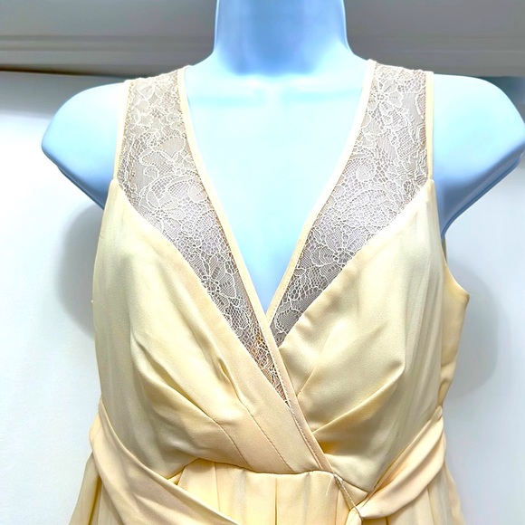 Max and Cleo Size 2 Off White Dress - Picture 3 of 6